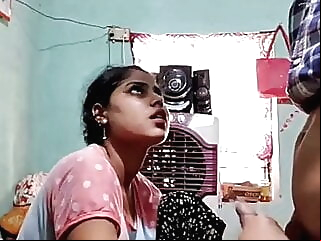 Girlfriend ko room me lejake choda girlfriend ko room video